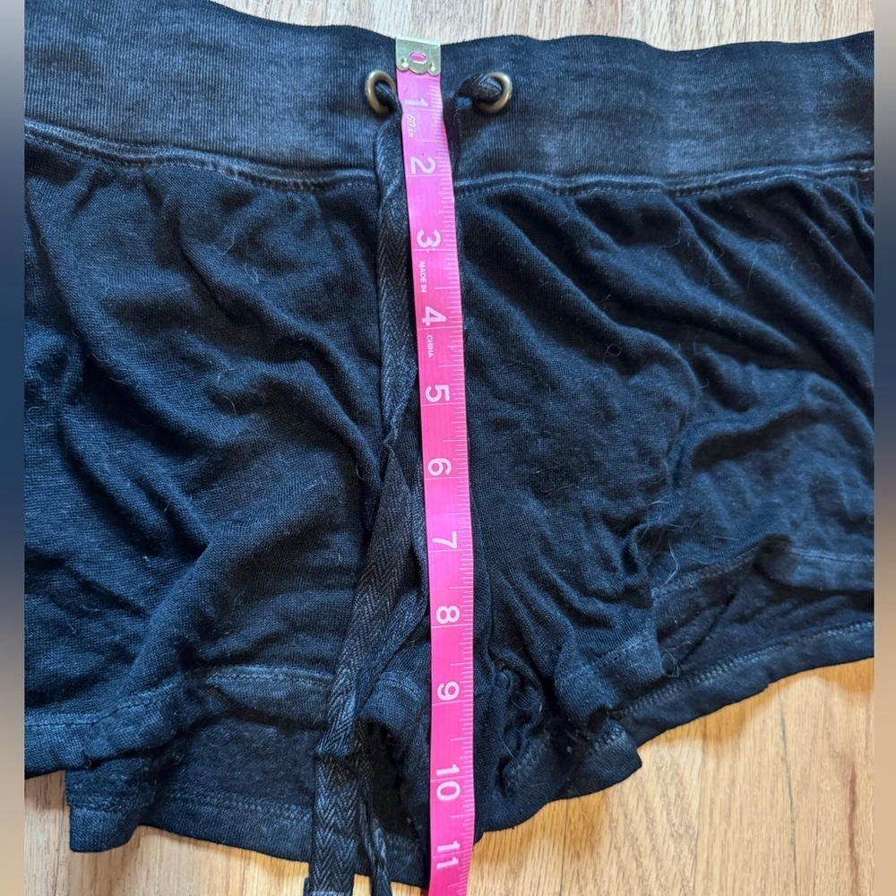 Derek Heart faded black Shorts, size medium - Picture 3 of 6